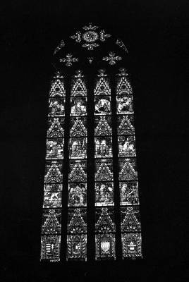 A Mtys-templom Szent Erzsbet lett bemutat vegablaka Erzsbet kirlyn cmervel, Vr Eszter Virg felvtele