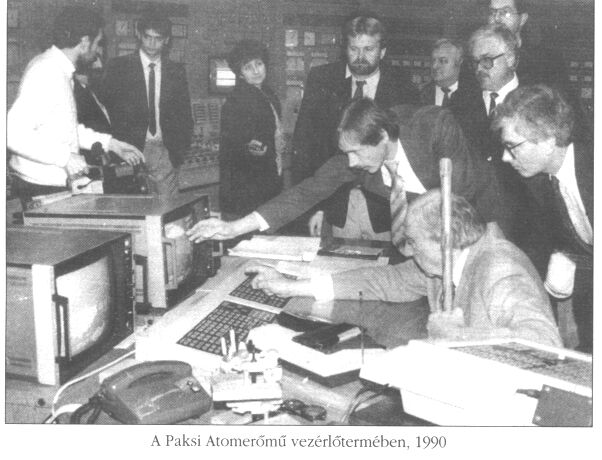 A Paksi Atomerm
vezrltermben, 1990