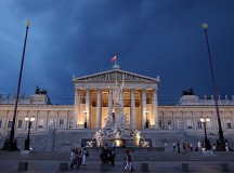 Viharfelhők Ausztria parlamentje felett. Fotó: Getty.