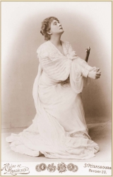 Ida Aalberg (Magda) Hermann Sudermann Otthon (Heimat/Koti) cm darabjban, 1904–1905. (Fot: Hlène de Mrosovsky. A Finn Sznhzi Mzeum gyjtemnybl)